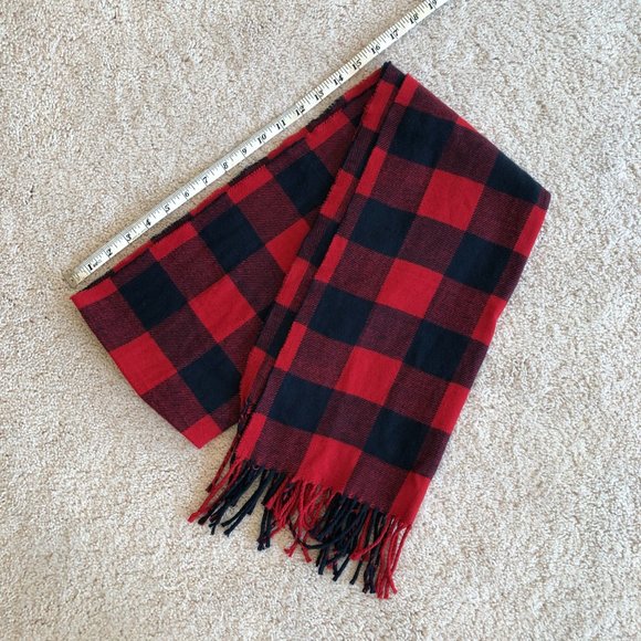 NWOT Soft Red Navy Blue Checkered Scarf - Picture 5 of 7